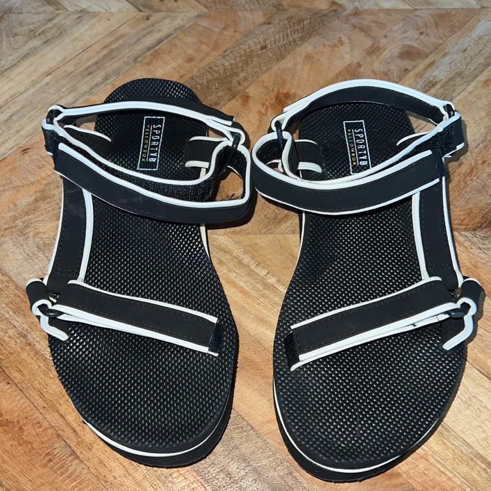 NWT Womens Sportyb yellowbox black and white platform Sandle size 8M